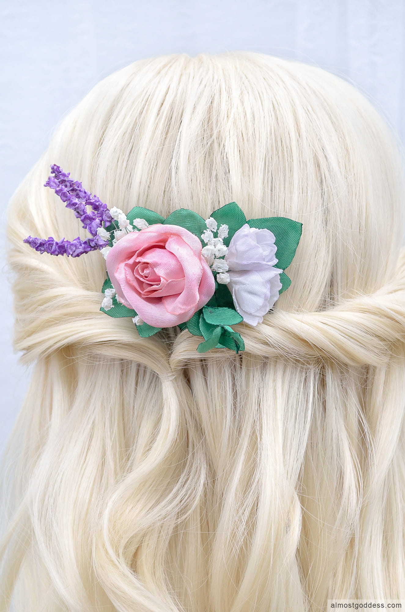 Pink rose, small white flowers, baby’s breath, lavender, greenery hair comb Pink rose, small white flowers, baby’s breath, lavender, greenery hair comb