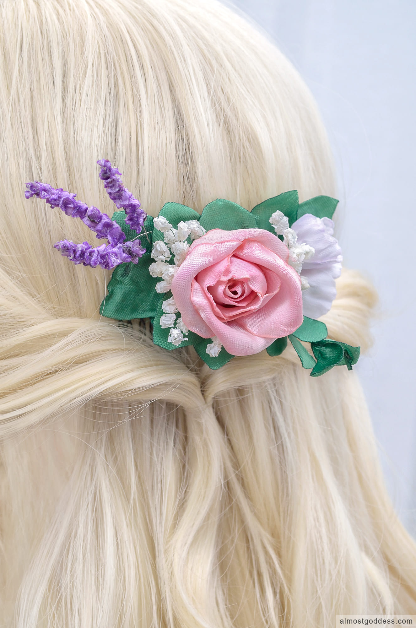 Pink rose, small white flowers, baby’s breath, lavender, greenery hair comb Pink rose, small white flowers, baby’s breath, lavender, greenery hair comb