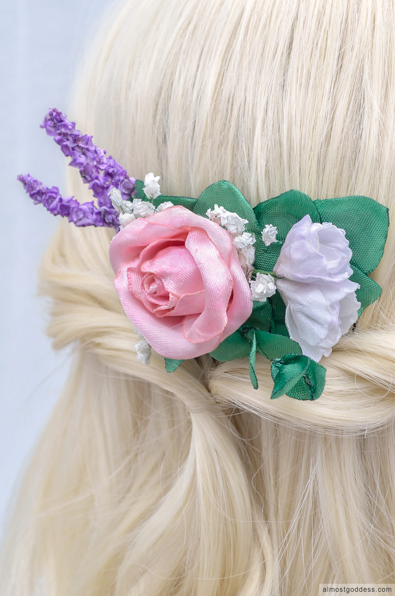Pink rose, small white flowers, baby’s breath, lavender, greenery hair comb Pink rose, small white flowers, baby’s breath, lavender, greenery hair comb